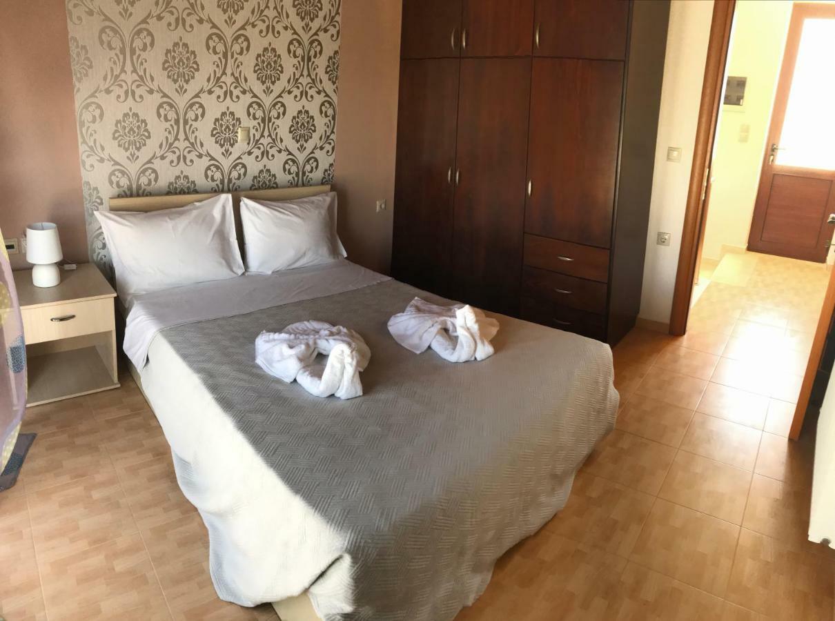 M&M Villa Kathaniá Buitenkant foto